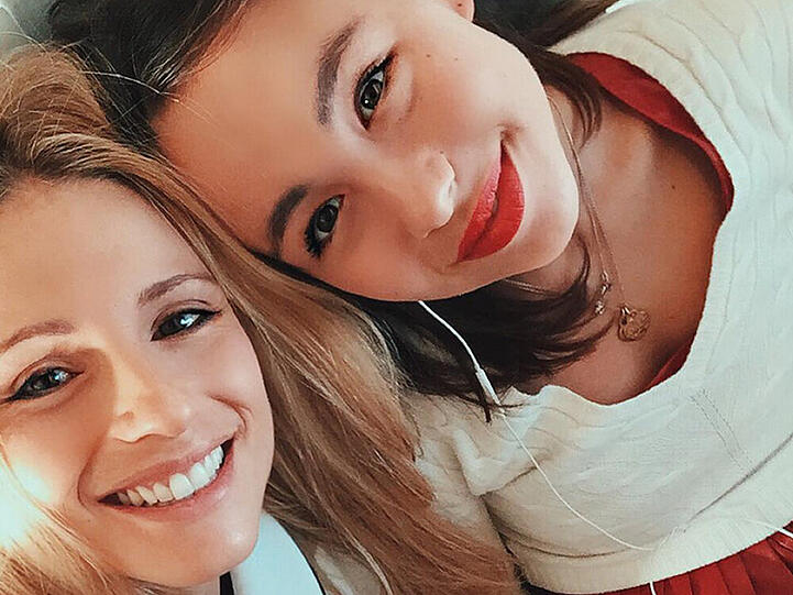 Es könnten Schwestern sein: Michelle Hunziker und ihre Tochter Aurora Ramazzotti (re.)