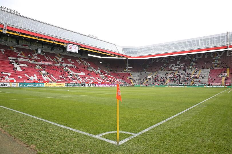 Es brodelt wieder auf dem Betzenberg: Die Fans sind nach einem Unglück zurück beim 1. FC Kaiserslautern - pünktlich zum Gastspiel des TSV 1860.