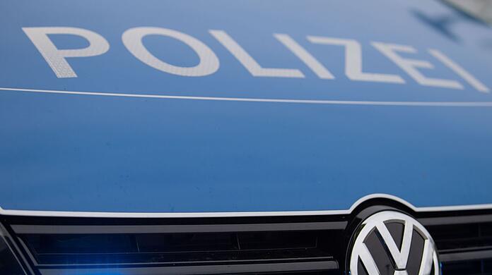 Die Polizei bittet Zeugen um Hinweise zum unbekannten Tatverdächtigen. (Symbolbild)