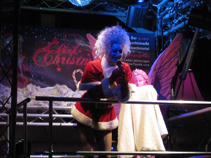 Schriller Auftritt: Chantal G. beim Pink Christmas.