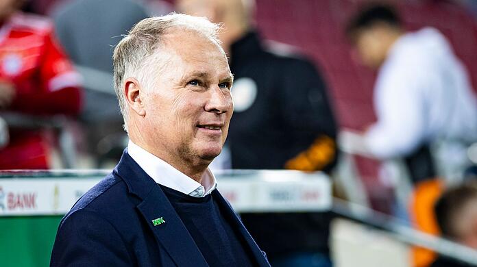 Augsburgs Sportdirektor Stefan Reuter.
