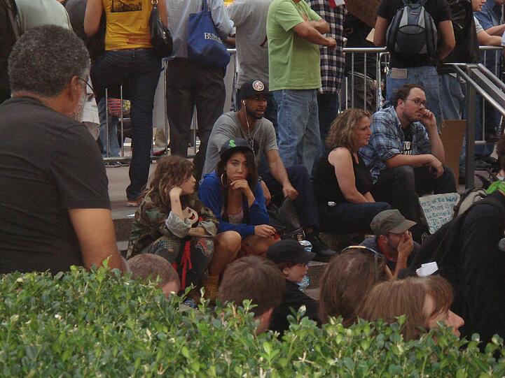 Jung, alt, Punk, Krankenschwester - die Occupy-Unterstützer kommen aus (fast) allen Gesellschaftsschichten. Sie fordern mehr finanzielle Transparenz der Regierung und soziale Gerechtigkeit gegenüber den Superreichen der USA.