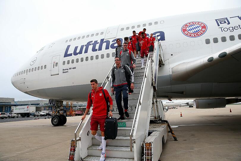 Weitere Bilder von der Ankunft des FC Bayern in Shanghai