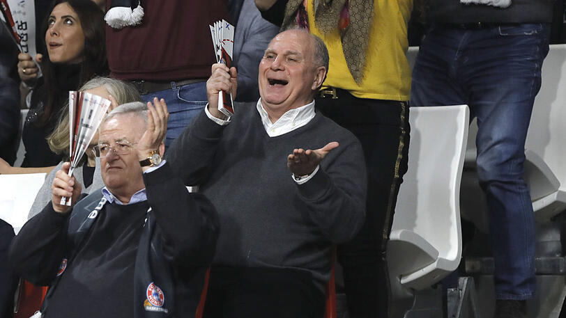 Voll dabei: Bayern-Präsident Uli Hoeneß. Im Vordergrund: Ex-VW-Boss-Winterkorn.