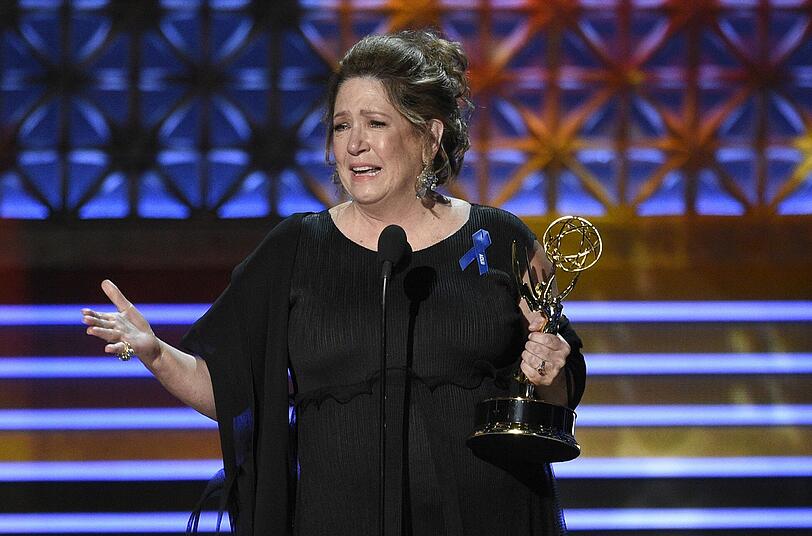 Ann Dowd wurde als beste Nebendarstellerin in einer Drama-Serie für "The Handmaid's Tale" geehrt.