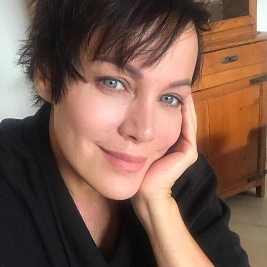 Sonja Kirchberger präsentiert sich ganz natürlich.