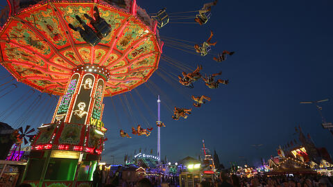 Tag 1 der Wiesn 2023 ist vorbei: Traumwetter und allerbeste Stimmung - Wiesn-Herz, was willst Du mehr?
