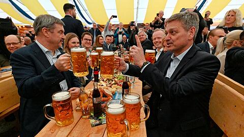 S&ouml;der (l, CSU) war nach Frankenthal gekommen, um im Landtagswahlkampf den CDU-Kandidaten Christian Baldauf (r) zu unterst&uuml;tzen.
