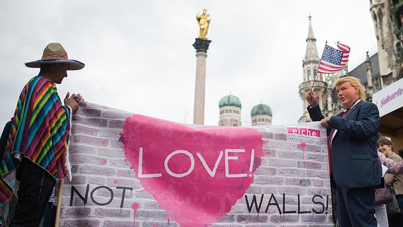 Botschaft an Trump: "Love! Not Walls!"