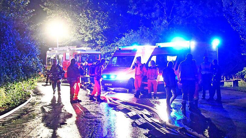 Flammeninferno in Icking - die Bilder vom Feuerwehreinsatz in der Nacht.