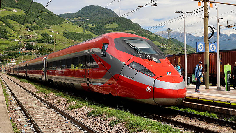 Ein Hochgeschwindigkeitszug der italienischen Bahngesellschaft Trenitalia. (Archivbild) Ein Hochgeschwindigkeitszug der italienischen Bahngesellschaft Trenitalia. (Archivbild)
