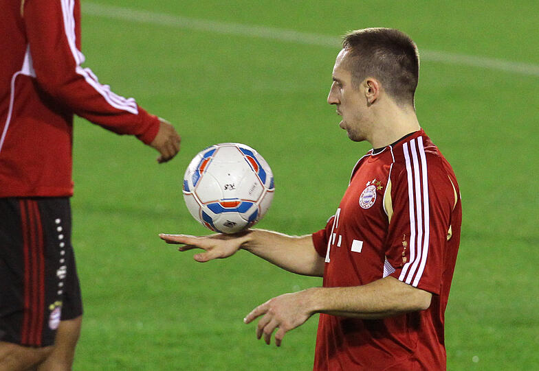 Trainingsauftakt in Doha: Trainer Heynckes lässt seine Spieler in der Luxusanlage "Aspire Academy" schwitzen.