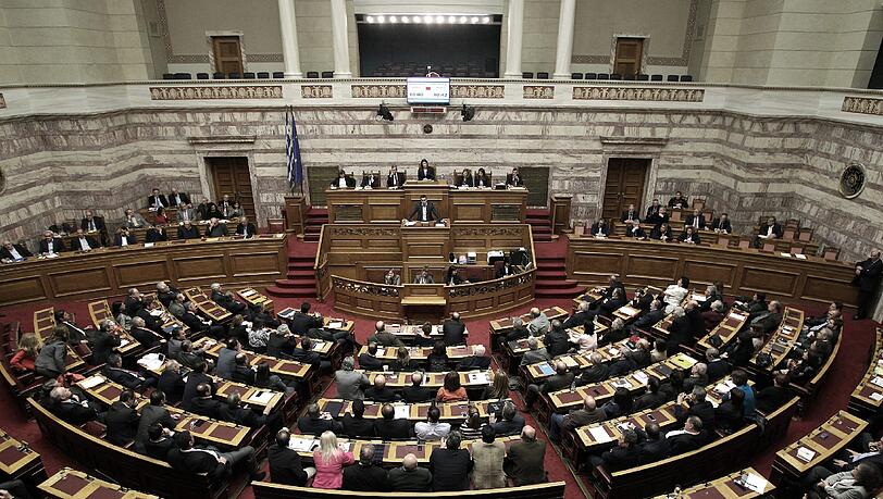 Ein Untersuchungsausschuss des griechischen Parlaments will herausfinden, wer für die Schuldenkrise des Staates verantwortlich war. Ein Untersuchungsausschuss des griechischen Parlaments will herausfinden, wer für die Schuldenkrise des Staates verantwortlich war.