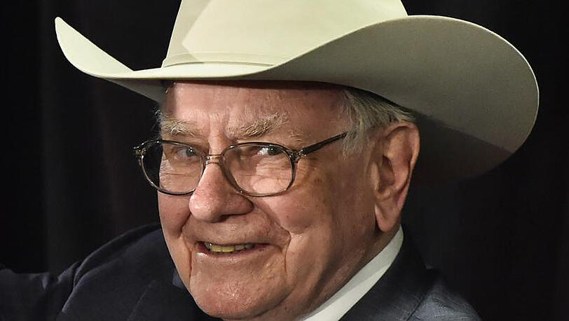 Großinvestor Buffett halte über seine Firma General Reinsurance nun gut drei Prozent an Lanxess, hieß es in einer Mitteilung des Unternehmens. Großinvestor Buffett halte über seine Firma General Reinsurance nun gut drei Prozent an Lanxess, hieß es in einer Mitteilung des Unternehmens.