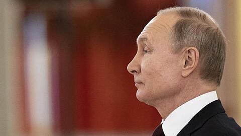 Die meisten Russen glauben, dass Wladimir Putin die Verfassungsänderung deshalb anstößt, um sich über 2024 hinaus an der Macht zu halten.