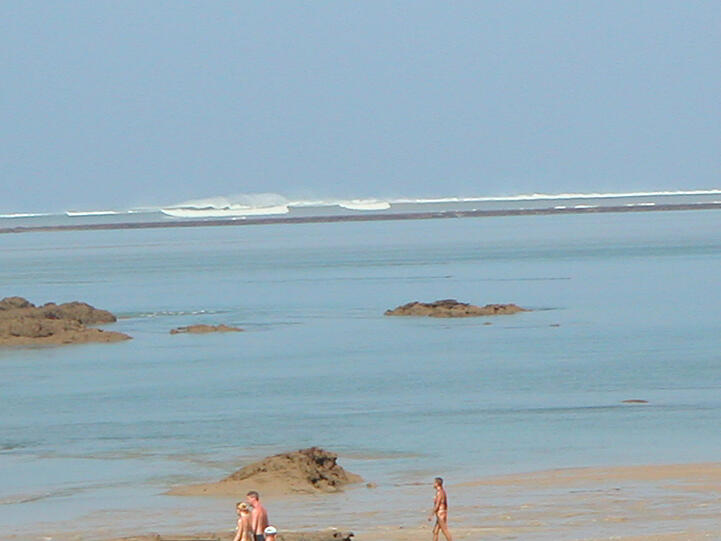 Diese Aufnahmen stammen aus der Kamera eines britischen Urlauberpaares, das die Anfangswelle des Tsunami fotografiert hatte. Sie starben in den Fluten in Thailand.