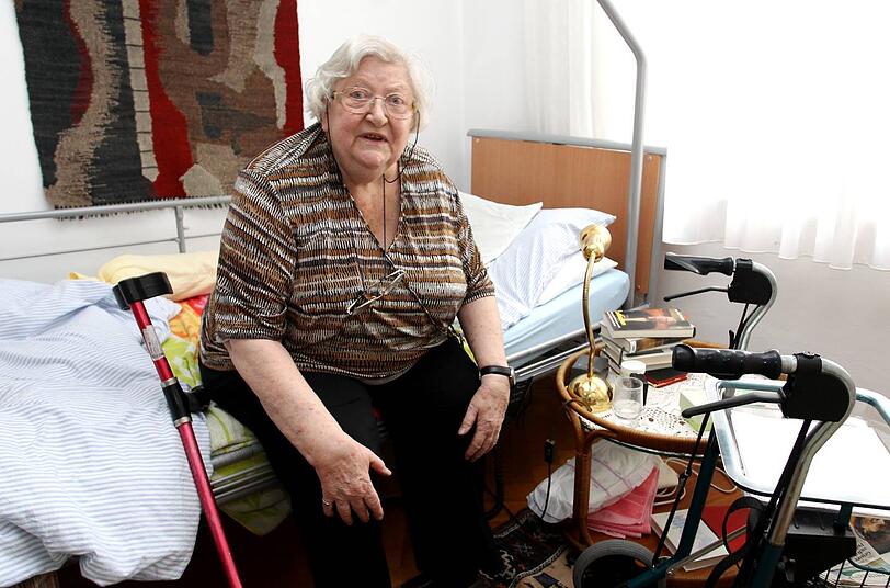 Gefangen in den eigenen vier Wänden: Leonore Kasberger in ihrer Schwabinger Wohnung.
