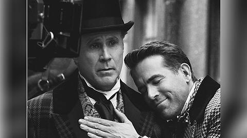 Will Ferrell (l.) und Ryan Reynolds im Weihnachtsmusical "Spirited".