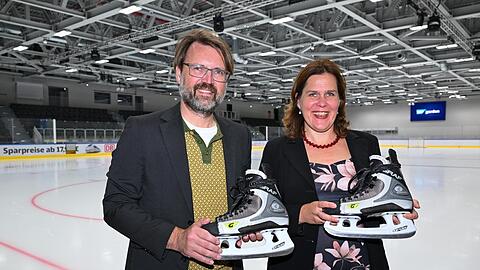 Und los geht es: Sportreferent Florian Kraus und Sport-Bürgermeisterin Verena Dietl am Freitag im SAP Garden.