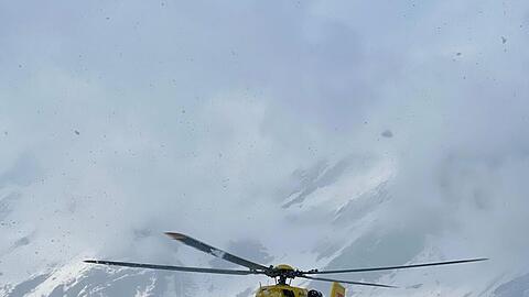 Mit Rettungshubschraubern wurden die Verletzten ausgeflogen.