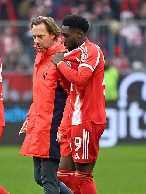 Alphonso Davies zog sich gegen Frankfurt am vergangenen Wochenende einen Muskelfaserriss zu.