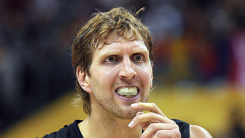 Das Team um Dirk Nowitzki muss die Türkei besiegen. Das Team um Dirk Nowitzki muss die Türkei besiegen.