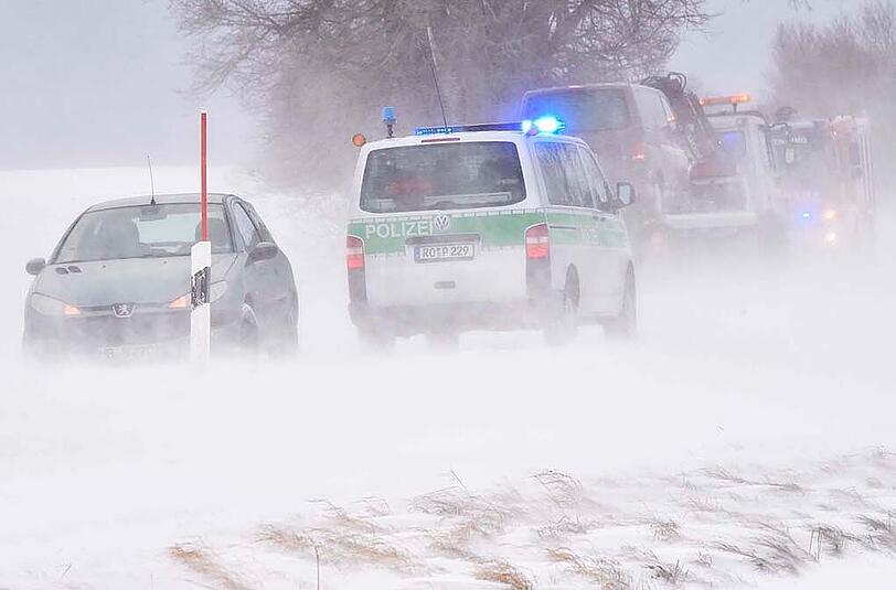 Bilder vom Verkehrsunfall auf der B13 bei Holzkirchen.