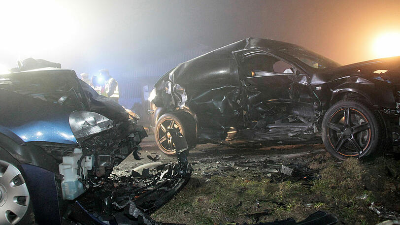 Die Bilder vom Unfall auf der Staatsstr. 2089 zwischen der Autobahnausfahrt Bad Aibling und dem Pullacher Kreisel.