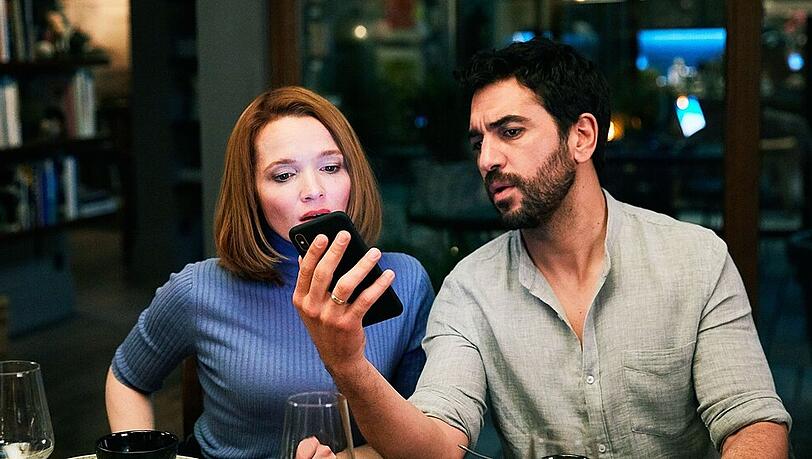 Elyas M'Barek und Karoline Herfurth in "Das perfekte Geheimnis" Elyas M'Barek und Karoline Herfurth in "Das perfekte Geheimnis"