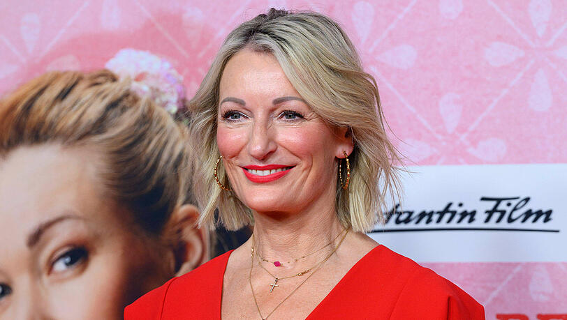 Kabarettistin Monika Gruber bei der Premiere des Kinofilms "Rehragout-Rendezvous" - in einer Szene improvisiert die Kabarettistin kurzerhand einen Dialog gemeinsam mit Schauspieler Eisi Gulp. Kabarettistin Monika Gruber bei der Premiere des Kinofilms "Rehragout-Rendezvous" - in einer Szene improvisiert die Kabarettistin kurzerhand einen Dialog gemeinsam mit Schauspieler Eisi Gulp.