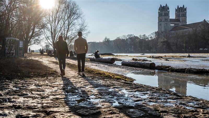 Zumindest am Samstag hei&szlig;t es f&uuml;r die M&uuml;nchner: Zu Fu&szlig; gehen, der &Ouml;PNV wird bestreikt. Aber bei herrlichem Fr&uuml;hlingswetter ist es drau&szlig;en ohnehin am sch&ouml;nsten. In der AZ haben wir einige sch&ouml;ne Spazierg&auml;nge f&uuml;r ein paar sch&ouml;ne Stunden in der Sonne gesammelt.