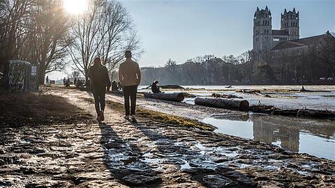 Zumindest am Samstag hei&szlig;t es f&uuml;r die M&uuml;nchner: Zu Fu&szlig; gehen, der &Ouml;PNV wird bestreikt. Aber bei herrlichem Fr&uuml;hlingswetter ist es drau&szlig;en ohnehin am sch&ouml;nsten. In der AZ haben wir einige sch&ouml;ne Spazierg&auml;nge f&uuml;r ein paar sch&ouml;ne Stunden in der Sonne gesammelt.