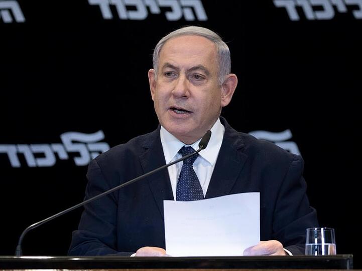 Das israelische Justizministerium hatte im November mitgeteilt, dass Ministerpräsident Netanjahu wegen Betrugs und Untreue sowie Bestechlichkeit angeklagt werden soll.