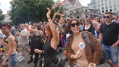 Fröhliche Gesichter bei der CSD-Parade.