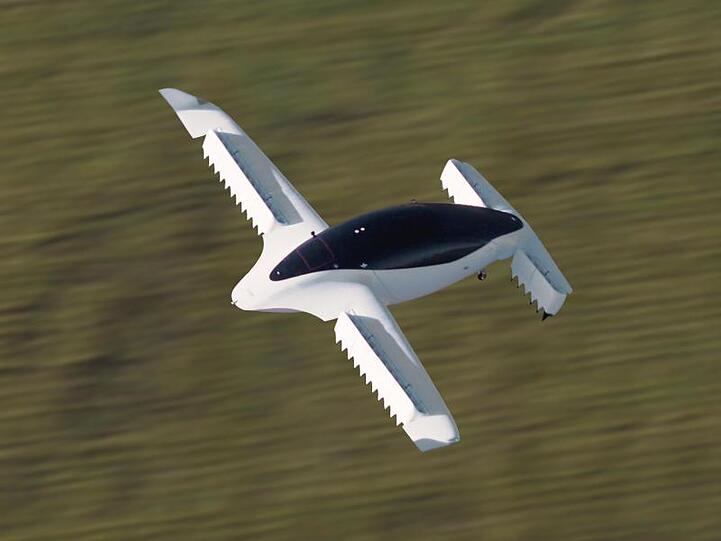 Das Elektro-Flugtaxi des Herstellers Lilium bei einem Testflug. Lilium hat den Bau einer zweiten Fabrik in Weßling bei München angekündigt.