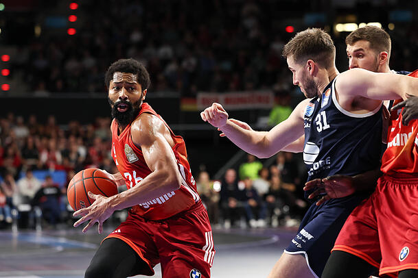 Spencer Dinwiddie und die Bayern-Basketballer wollen in Dubai gewinnen. Spencer Dinwiddie und die Bayern-Basketballer wollen in Dubai gewinnen.