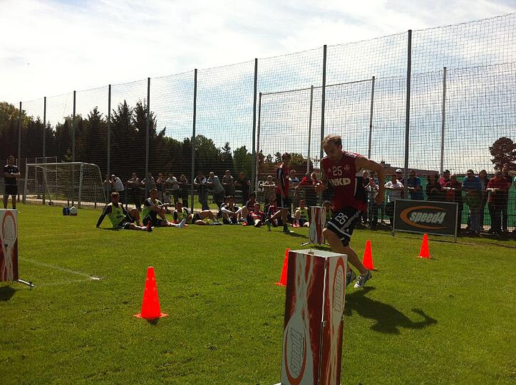 Auch Javier Pinola hatte im Finalduell keine Chance gegen...
