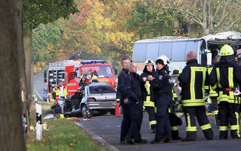 46 Touristen aus Sachsen-Anhalt waren auf einer Einkaufsfahrt ins polnische Pomellen, als der Unfall passierte. Die beiden Fahrer der Fahrzeuge kamen bei dem Crash ums Leben.