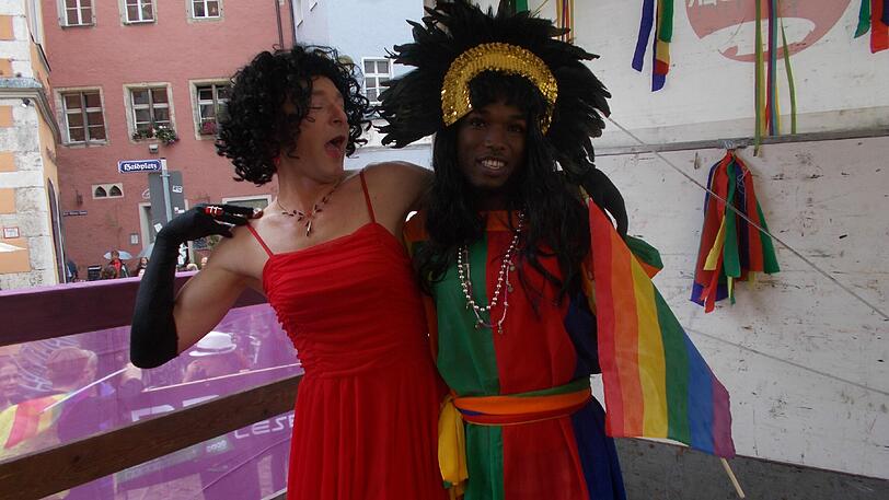 Conchita Wurst lässt grüßen: Sekulima beim CSD in Regensburg.