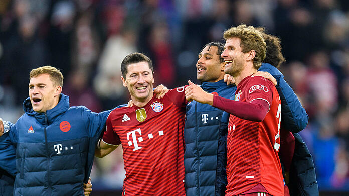 Der FC Bayern zieht zum 14. Mal in Folge ins Achtelfinale ein.