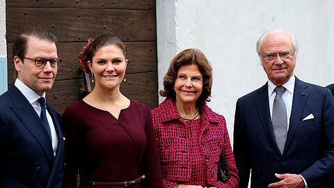 Die schwedische K&ouml;nigsfamilie - hier (v.l) Prinz Daniel, Kronprinzessin Victoria, K&ouml;nigin Silvia und K&ouml;nig Carl XVI. Gustaf - kommt geschlossen zum Begr&auml;bnis nach Oslo. (Archivbild)