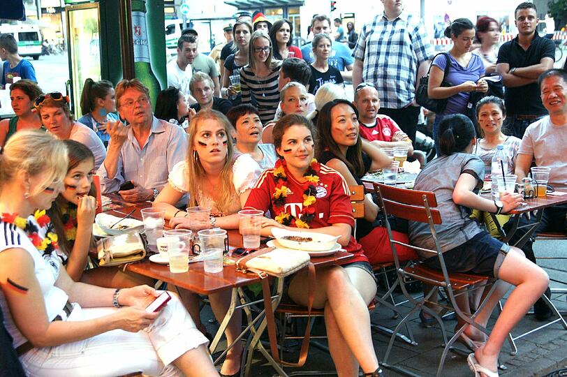 München im Halbfinal-Fieber. Die Bilder vom Public Viewing im Spiel Deutschland gegen Italien.
