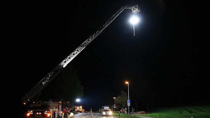 Die Rettungskräfte waren stundenlang im Einsatz.
