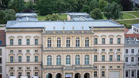 Im Potsdamer Museum Barberini  haben Klimaaktivsten ein Gemälde von Claude Monet attackiert.