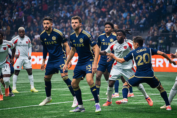 Musste im letzten Ligaspiel vor den Playoffs die erste Niederlage mit den Vancouver Whitecaps einstecken: Thomas Müller. Musste im letzten Ligaspiel vor den Playoffs die erste Niederlage mit den Vancouver Whitecaps einstecken: Thomas Müller.