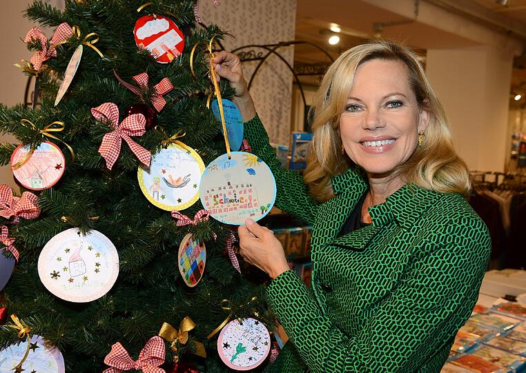 In Vorweihnachtsstimmung: Nina Ruge bei Ludwig Beck. Foto: Schneider-Press/Breiteneicher