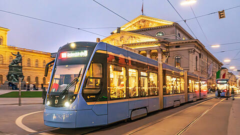 Die Tram 19 und die Nachttram 19 fahren am Samstag, 20. Dezember, ab Betriebsbeginn wieder auf ihrem regul&auml;ren Linienweg zwischen Berg am Laim und Pasing.	Foto: imago