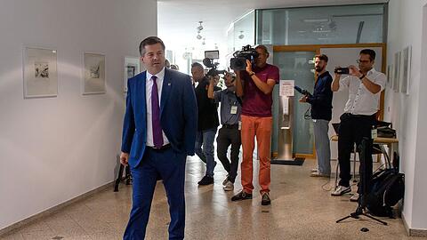 Ministerpr&auml;sident Schulze: D&uuml;rfte er auch Fraktionschef sein?