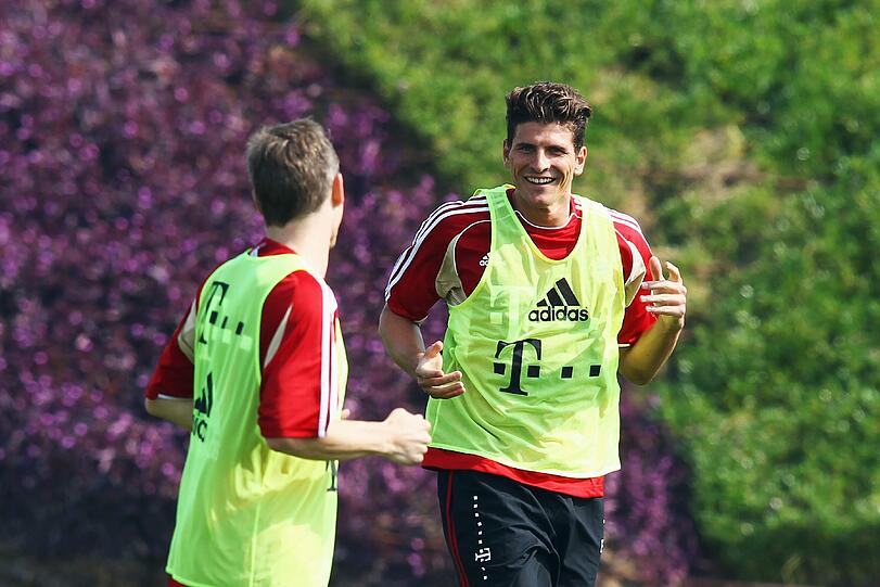 Ganz entspannt: Mario Gomez (r.) und Bastian Schweinsteiger.