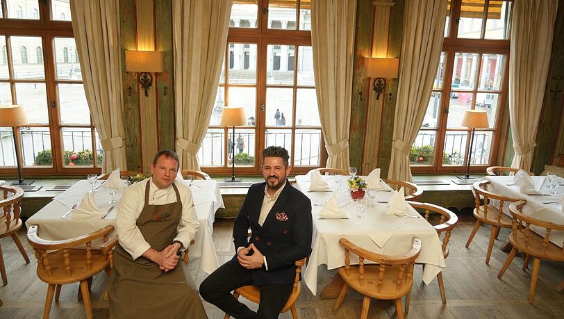 Willkommen im Spatenhaus: Küchenchef Mario Kleindienst (l.) und Betriebsleiter Mehmet Sancar im ersten Stock vom Spatenhaus an der Oper.